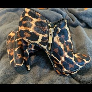 Jessica Simpson Textured booties